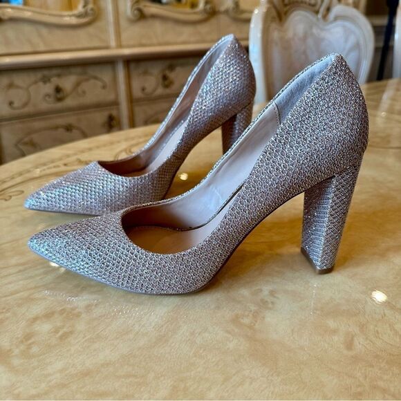 Badgley Mischka rose gold beige heels - Picture 4 of 16